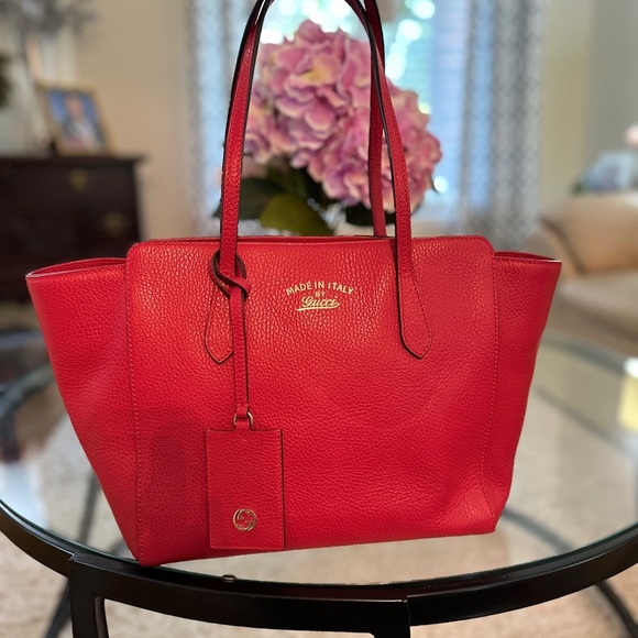 Gucci
Gucci Medium Calfskin Swing Tote - Picture 2 of 13